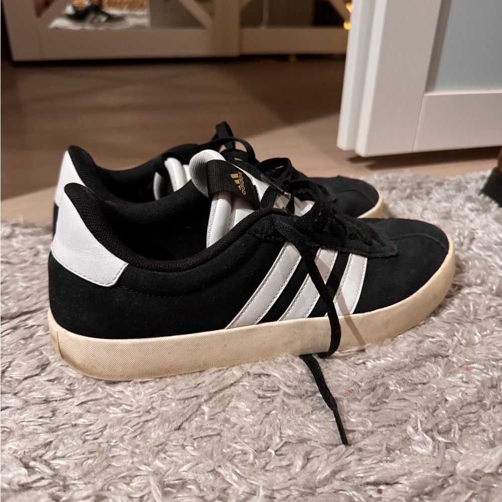 Adidas minimal wear / lots of tread / photos show everything